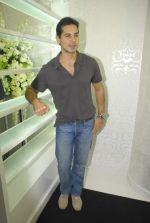 Dino Morea at SAKS store launch in Bandra, Mumbai on 21st Oct 2011 (14).JPG